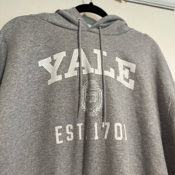 Men’s Champion Heather Grey Yale 1701 Hoodie. Drawstring. Kangaroo pockets. - Picture 9 of 11
